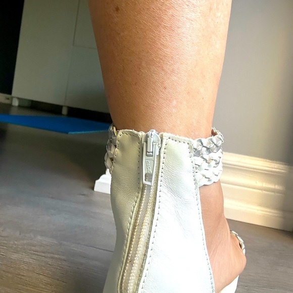 White leather braided strap sandals, size 8(39) - Picture 12 of 12